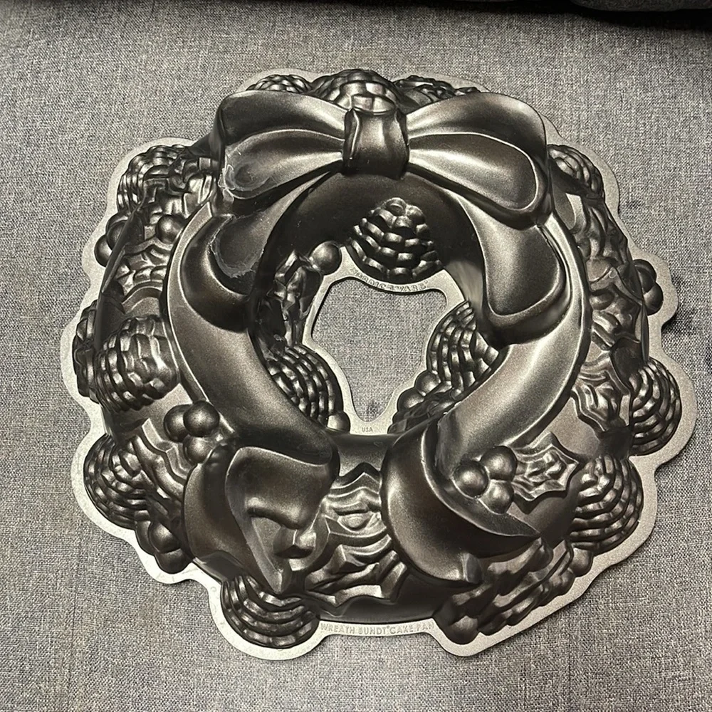Nordic Ware Christmas Holiday Wreath Pan